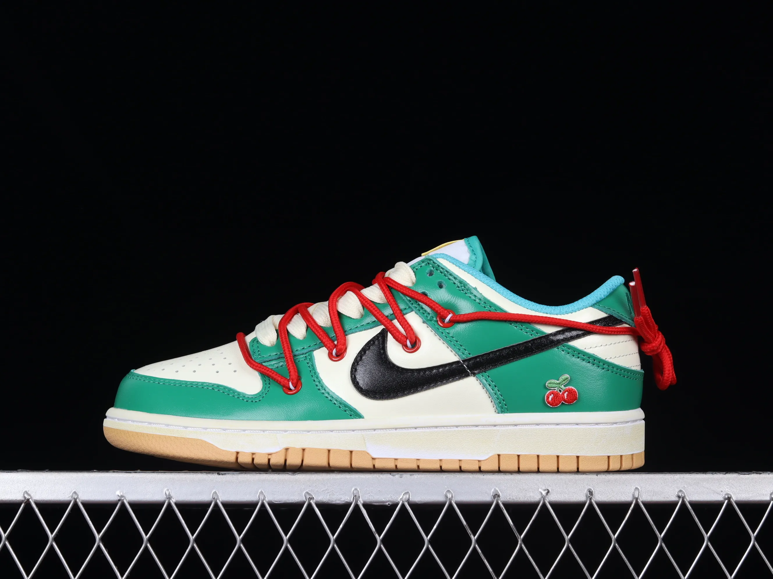 All categories Nk SB Dunk series Nk SB Dunk Low low-top sneakers Nk Dunk Low strap deconstruction SB smashed backboard fashion casual sneakers DH0952-100
